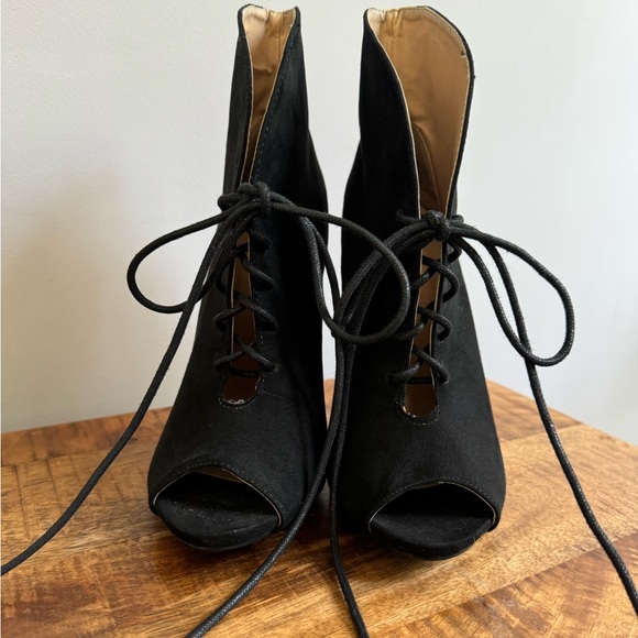 Black Suede Lace-up Heeled Booties. Veryn JustFab. Size 7 - Picture 4 of 14